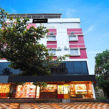 Super Townhouse Best Inn Khandagiri Екстериор снимка