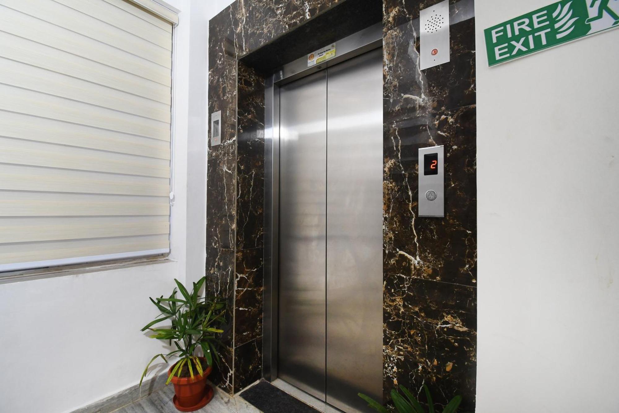 Super Townhouse Best Inn Khandagiri Екстериор снимка