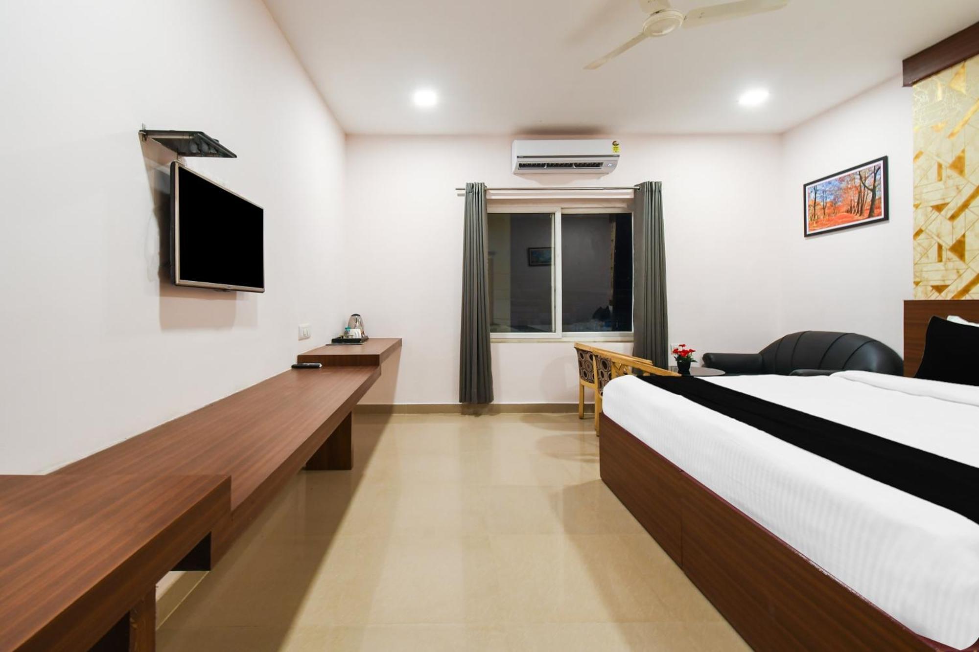 Super Townhouse Best Inn Khandagiri Екстериор снимка