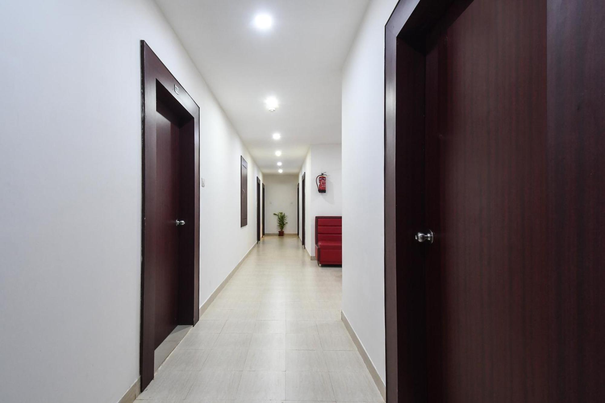 Super Townhouse Best Inn Khandagiri Екстериор снимка