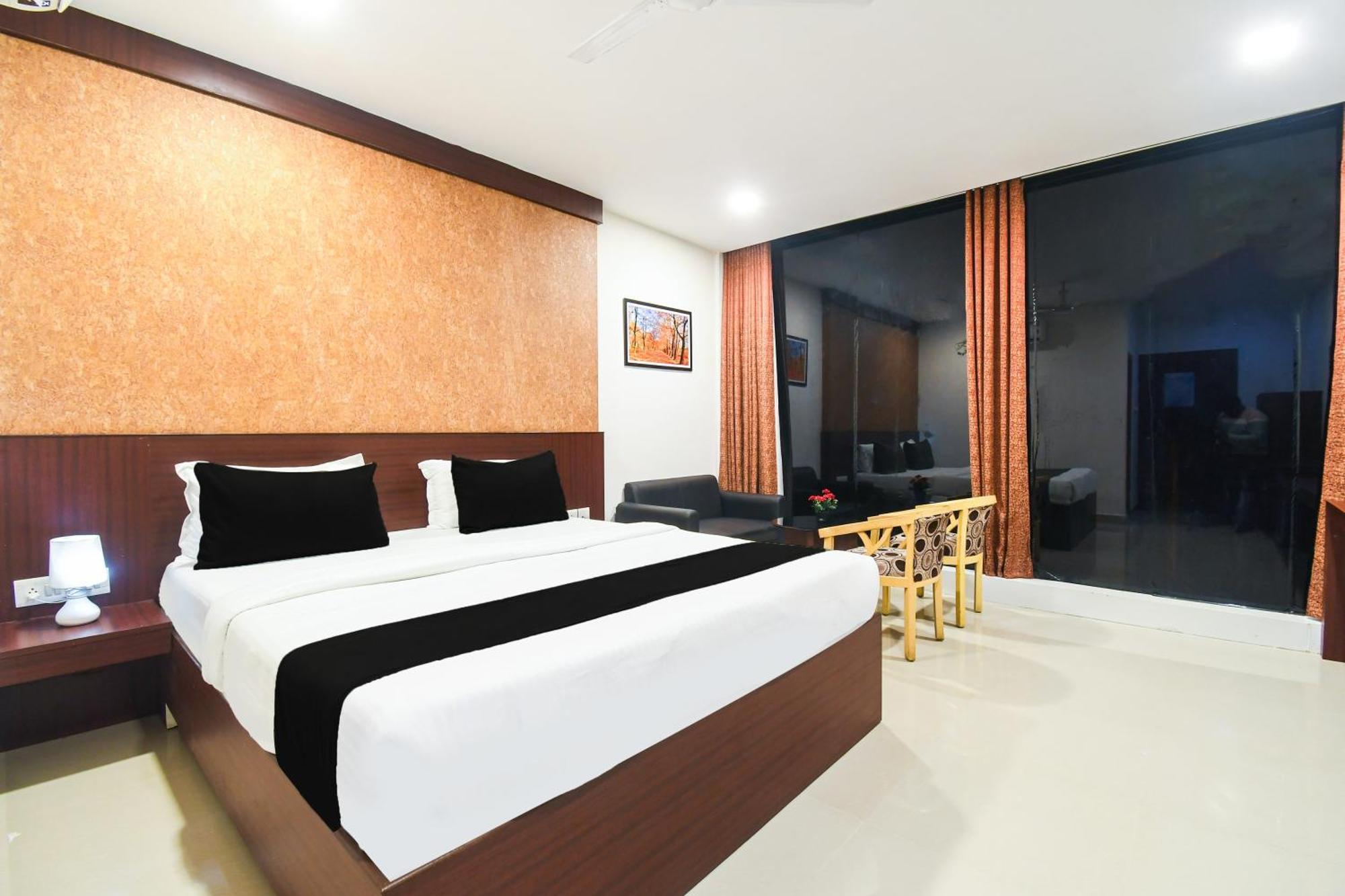 Super Townhouse Best Inn Khandagiri Екстериор снимка