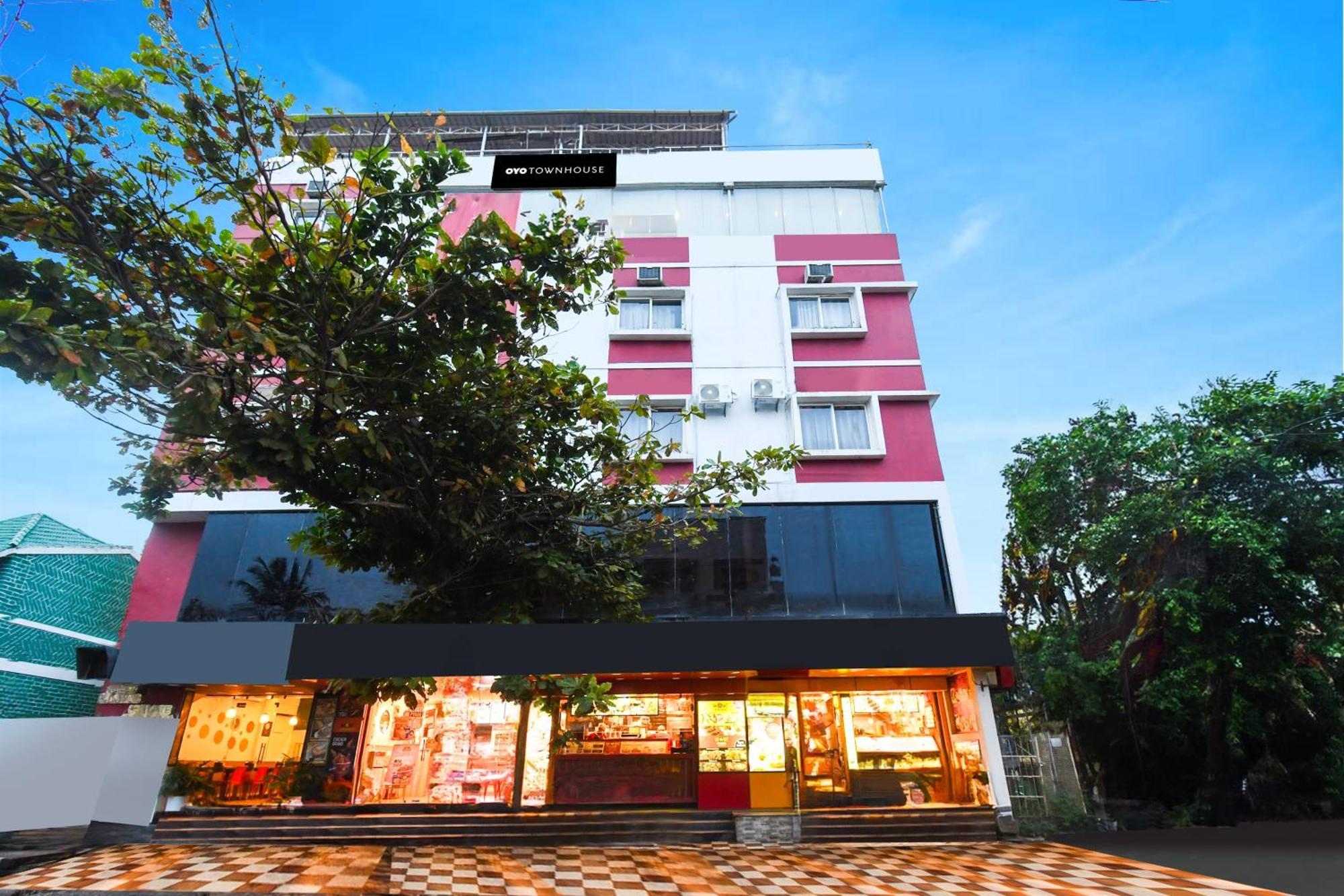 Super Townhouse Best Inn Khandagiri Екстериор снимка