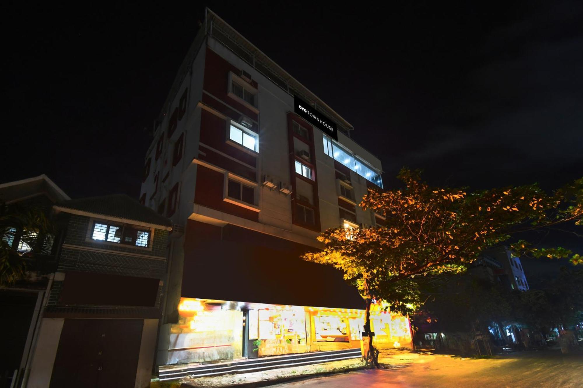 Super Townhouse Best Inn Khandagiri Екстериор снимка