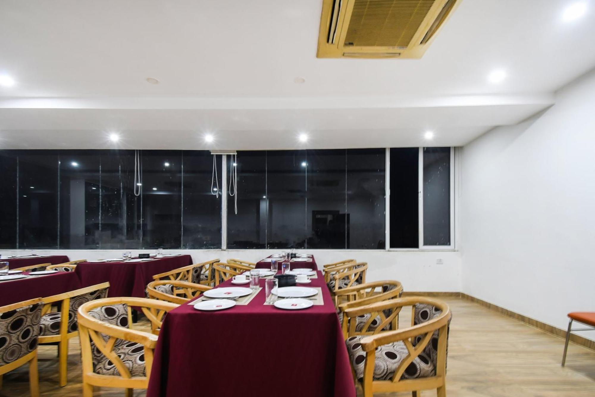 Super Townhouse Best Inn Khandagiri Екстериор снимка