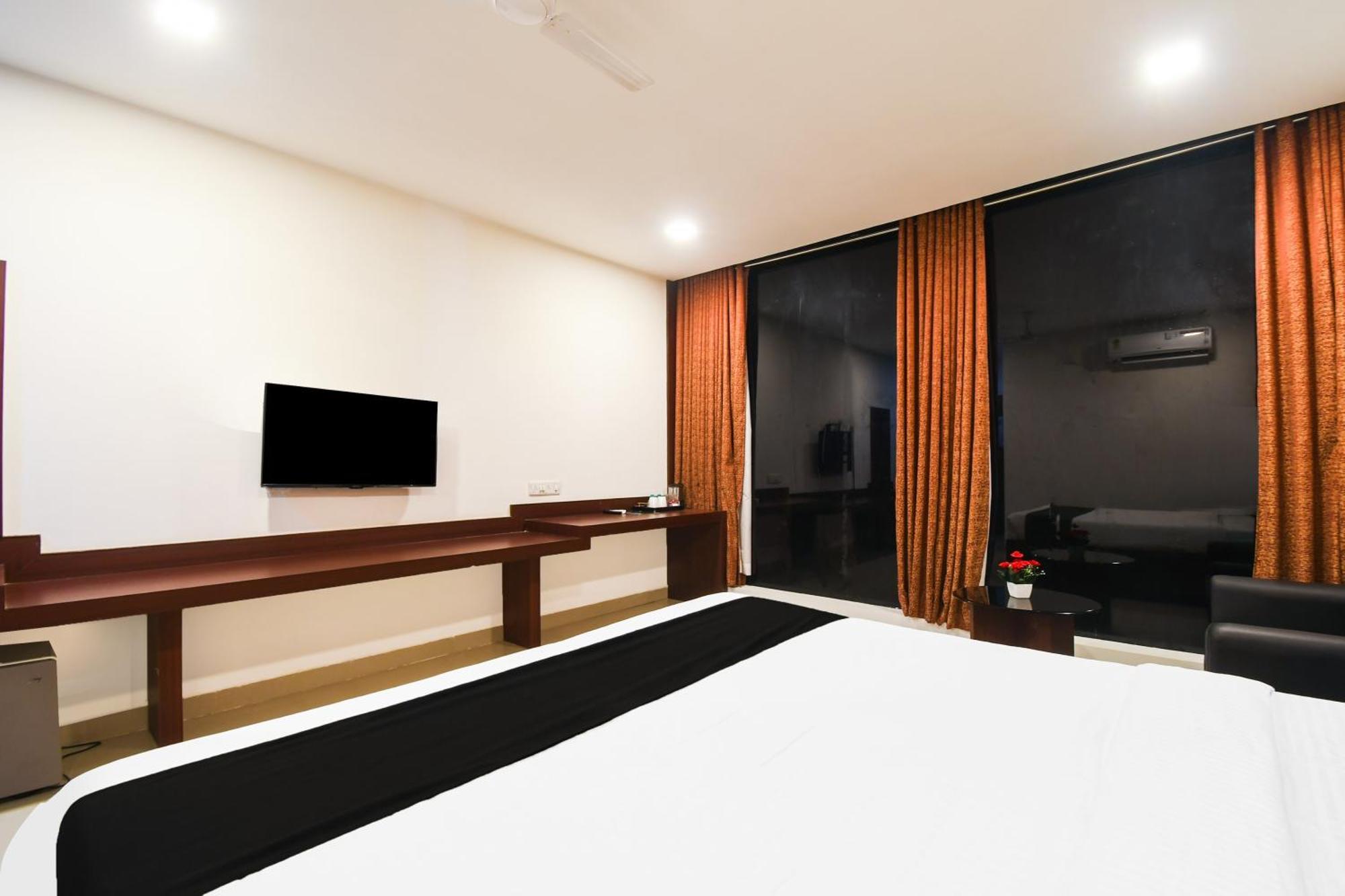Super Townhouse Best Inn Khandagiri Екстериор снимка
