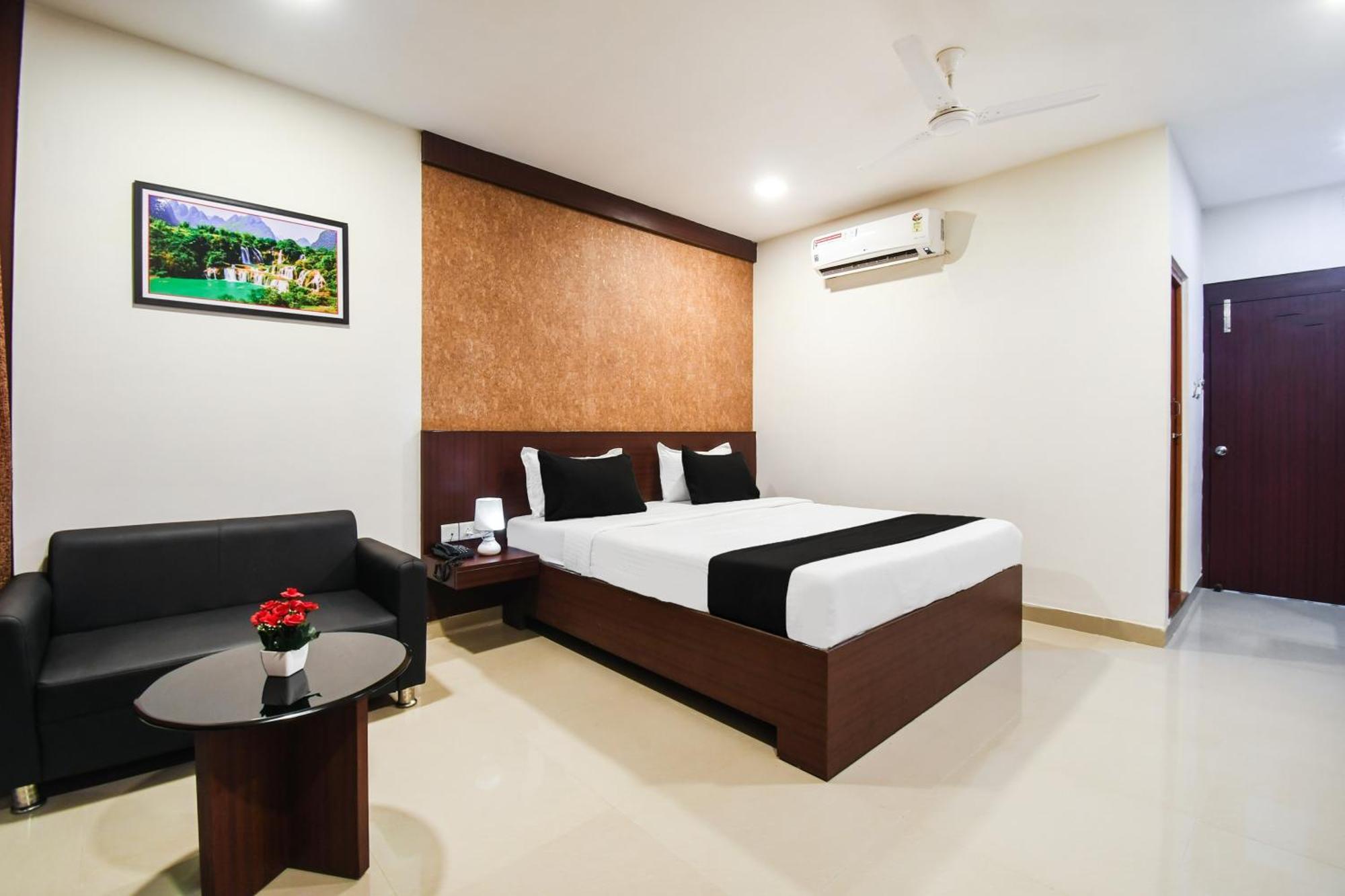 Super Townhouse Best Inn Khandagiri Екстериор снимка