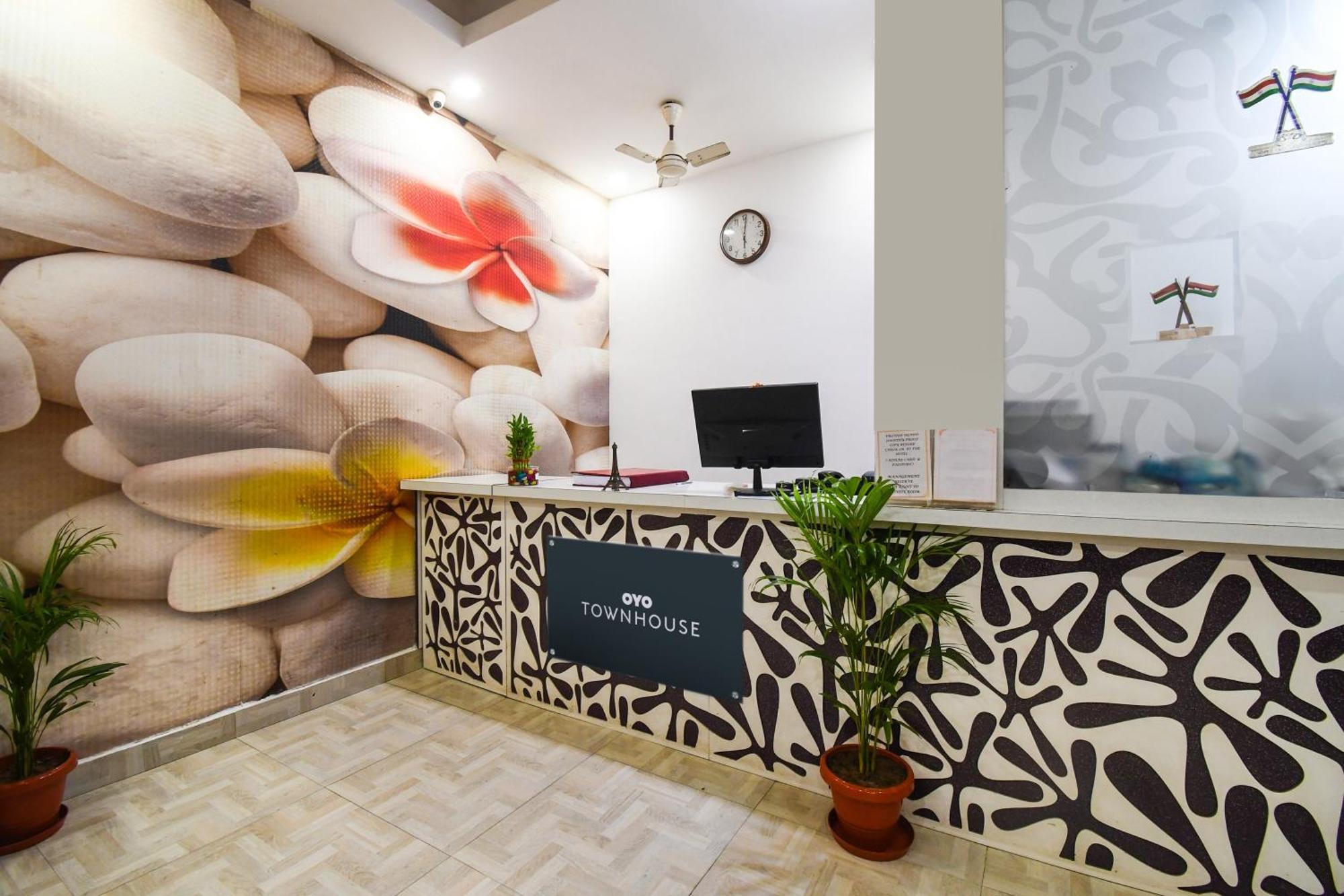 Super Townhouse Best Inn Khandagiri Екстериор снимка