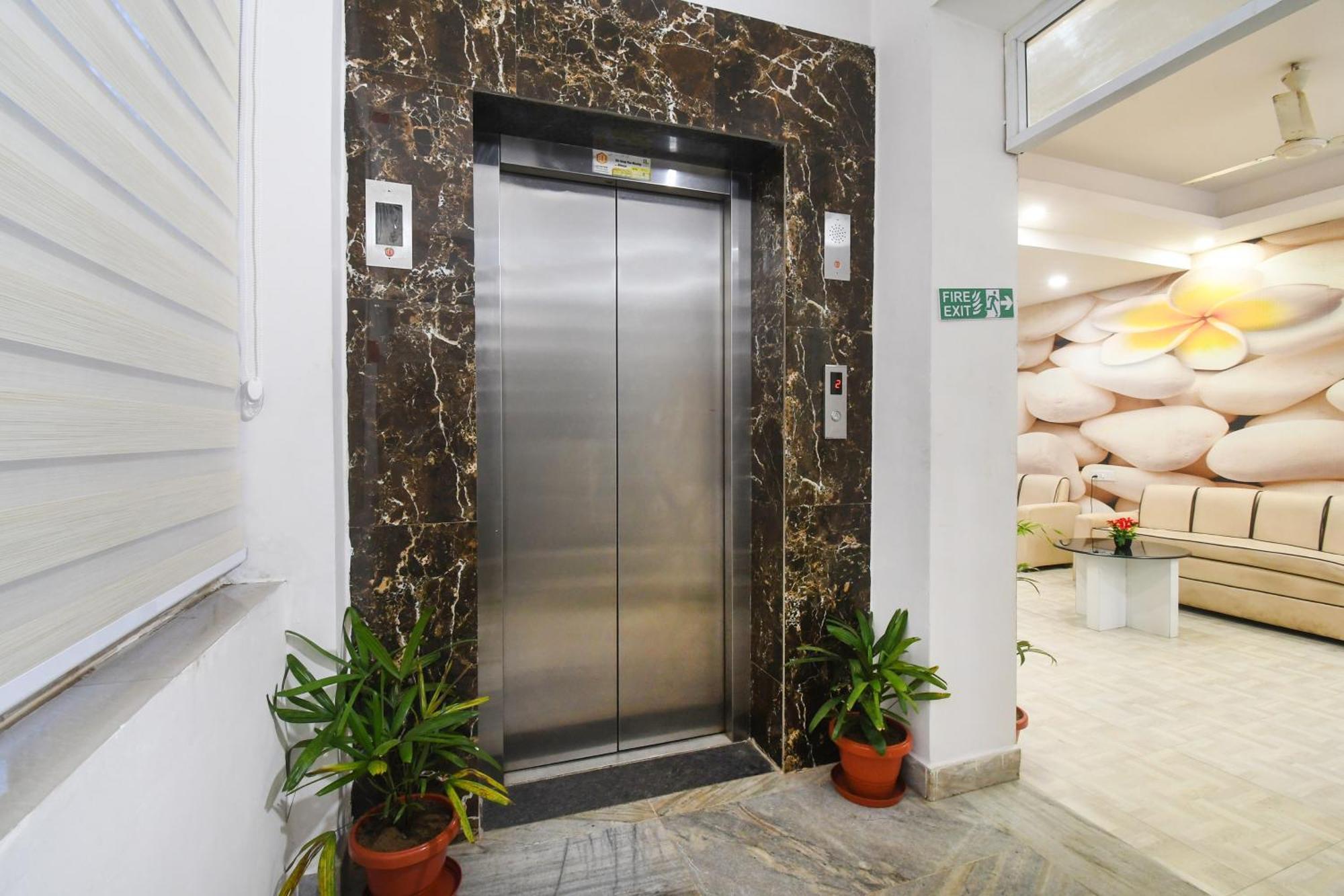 Super Townhouse Best Inn Khandagiri Екстериор снимка